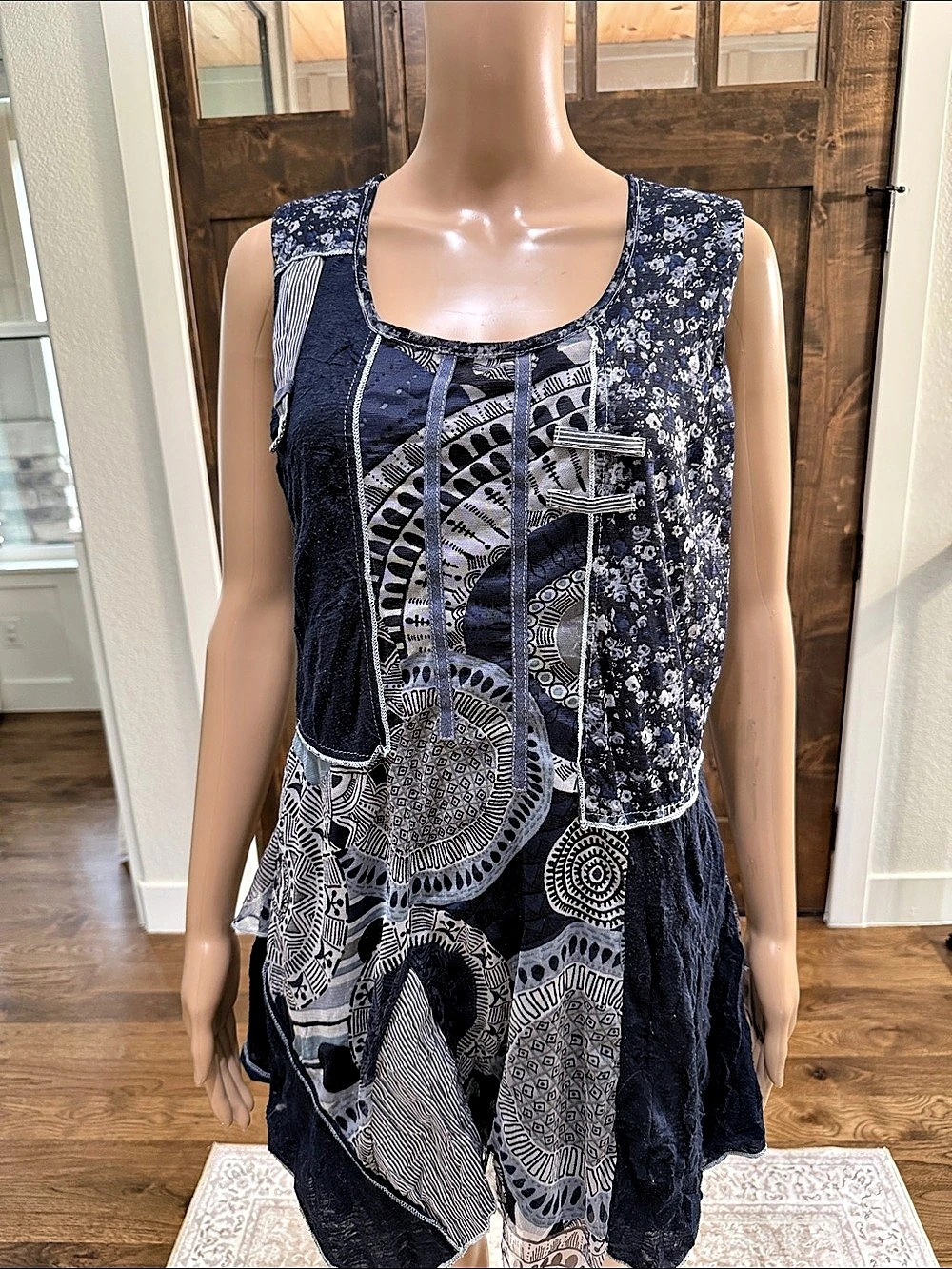 Ale Torino Geometric Tunic in Blue & White Size 4